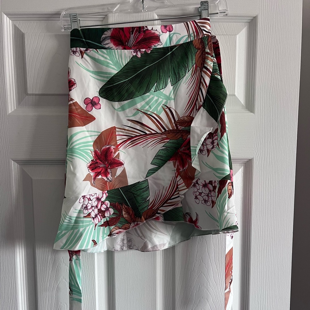 Cute Tropical Floral Asymmetrical Skirt/cover up! 15 1/2 inch wide